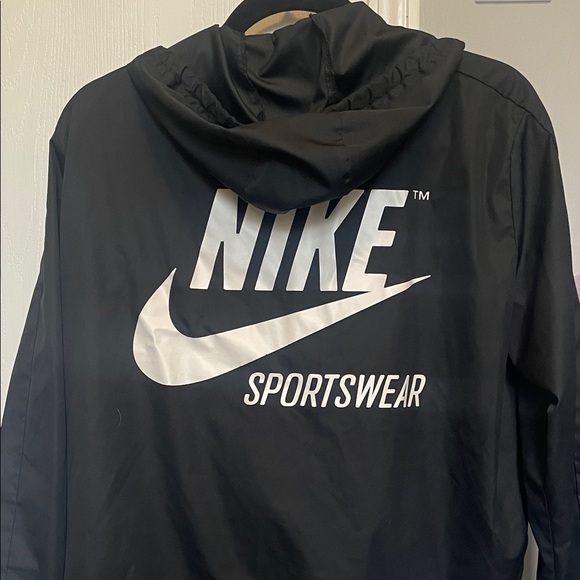 Nike Black Hooded Windbreaker - Picture 4 of 4